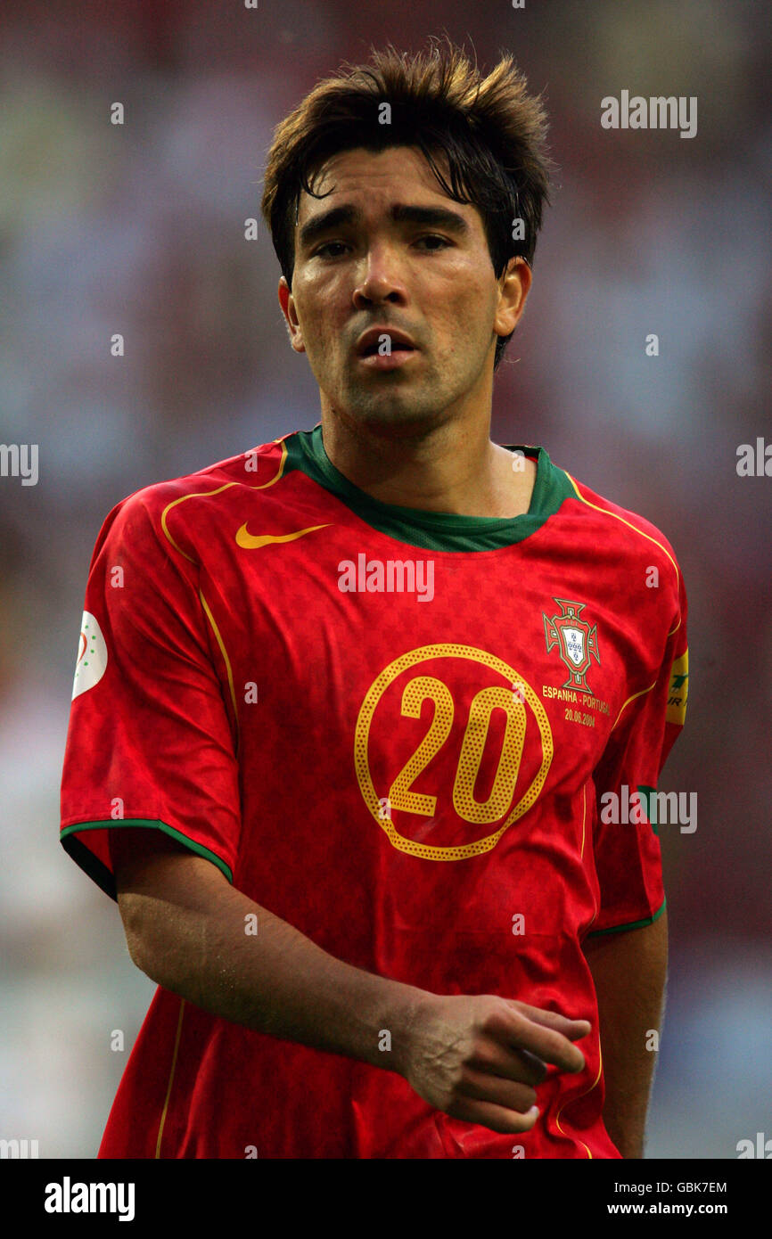 Fußball - UEFA-Europameisterschaft 2004 - Gruppe A - Spanien gegen Portugal. Deco, Portugal Stockfoto