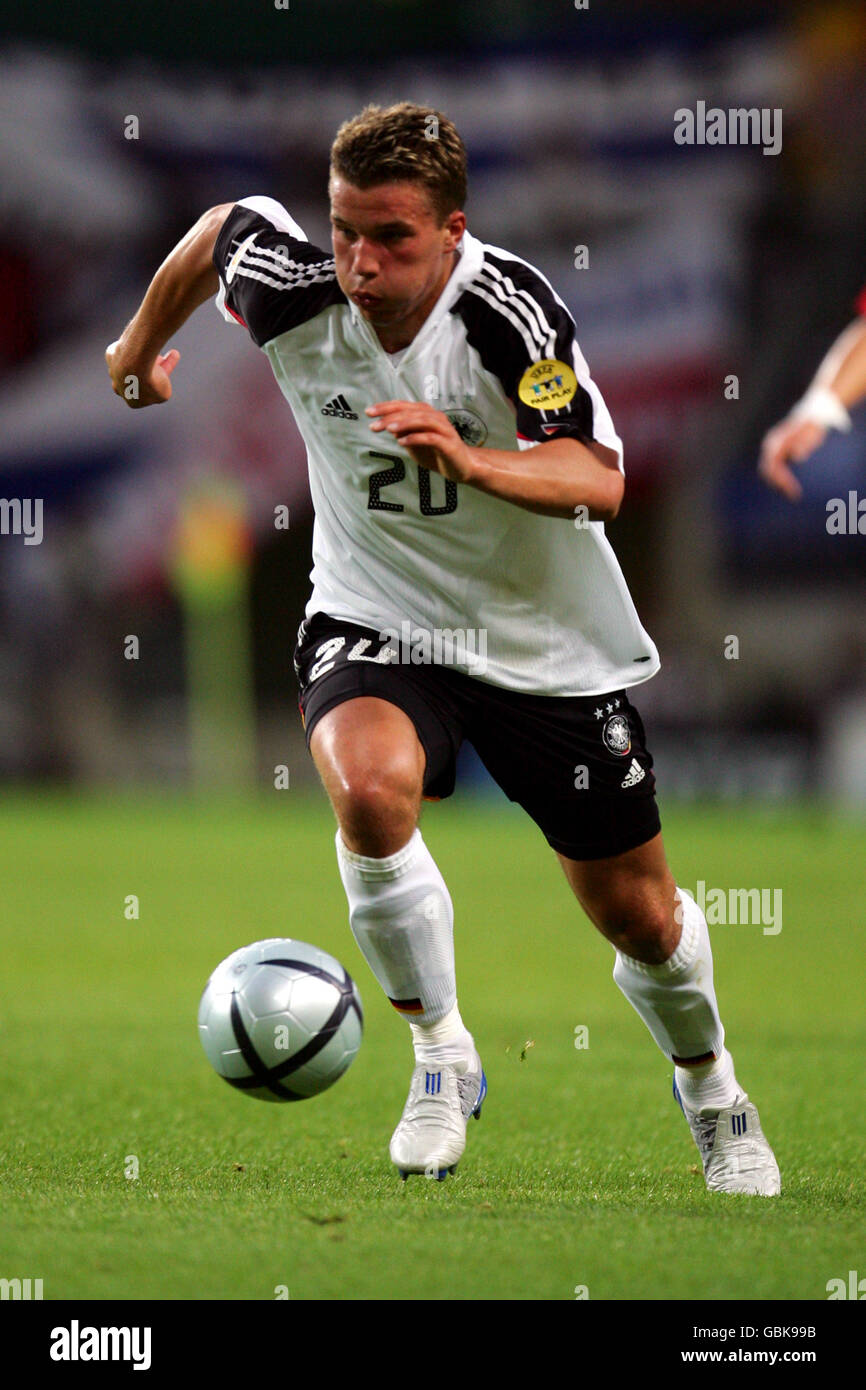 Fußball - UEFA-Europameisterschaft 2004 - Gruppe D - Deutschland / Tschechische Republik. Lukas Podolski, Deutschland Stockfoto