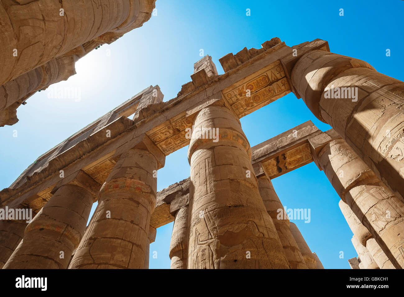 Portikus mit Originalfarbe Malerei, Karnak-Tempel, Karnak, Luxor, Ägypten Stockfoto