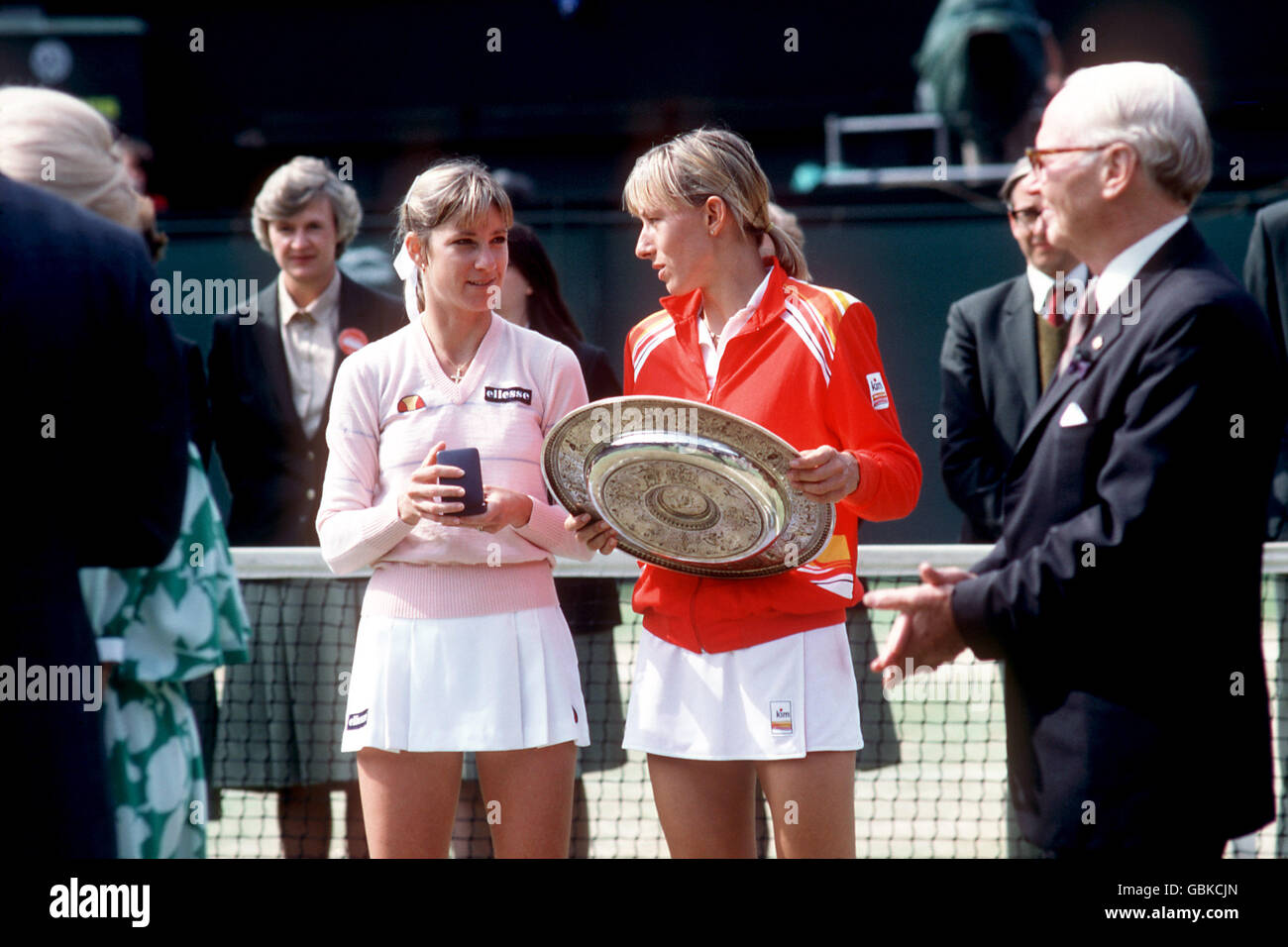 Die Meisterin Martina Navratilova (r) steht mit dem Vizemeister Chris Evert Lloyd in Verbindung (l) Stockfoto