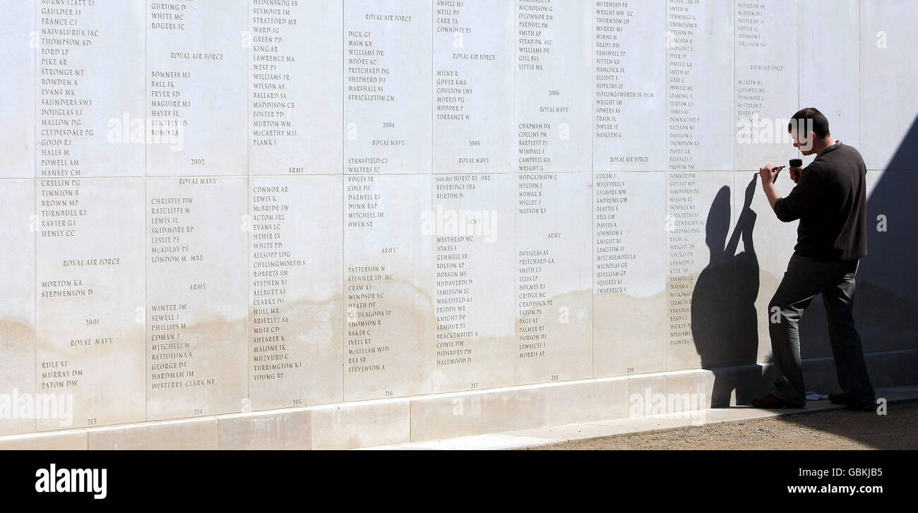 67 Namen hinzugefügt, um Armed Forces Memorial Stockfoto