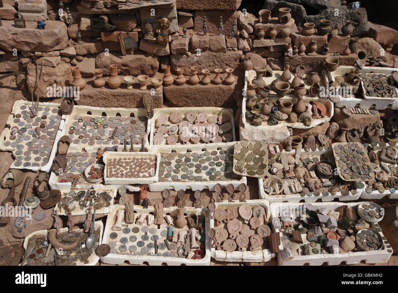 ein Geschäft in dem Dorf Wadi Musa in der Nähe der Tempel Felsenstadt Petra in Jordanien im Nahen Osten. Stockfoto