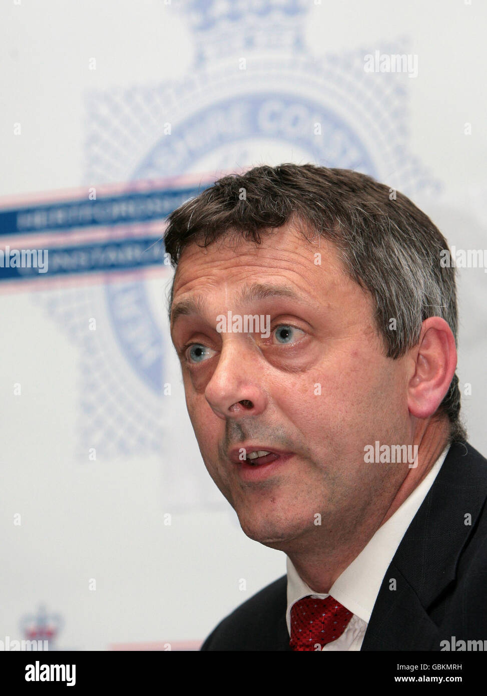 Der Kriminalkommissar Michael Hanlon aus Bedfordshire und Hertfordshire, einer der Hauptverbrechereinheiten, spricht auf einer Pressekonferenz im Polizeihauptquartier von Hertfordshire in Welwyn Garden, um die neuesten Entwicklungen im Mordfall „Körperteile“ bekannt zu geben. Stockfoto