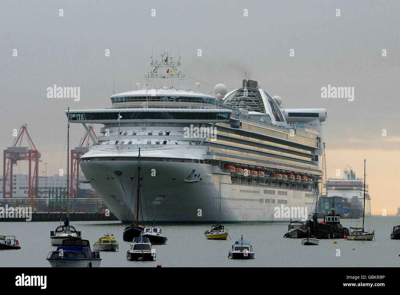 Die Meerprinzessin. Der Passagierdampfer The Sea Princess im Hafen von Dublin kurz vor dem Andocken. Stockfoto