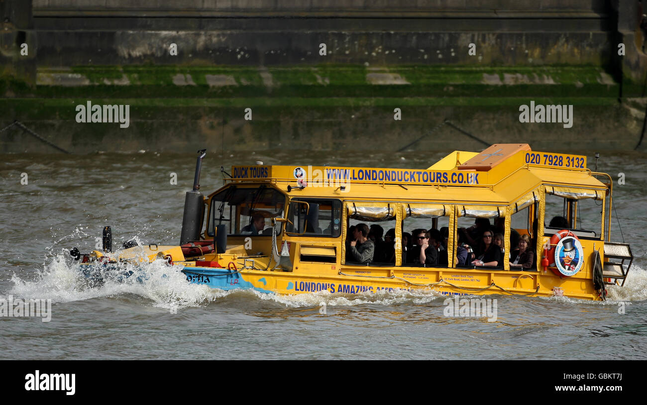 Boat Stock - London. Ein von Duck Tours auf der Themse betriebenes Sightseeing-Boot Stockfoto