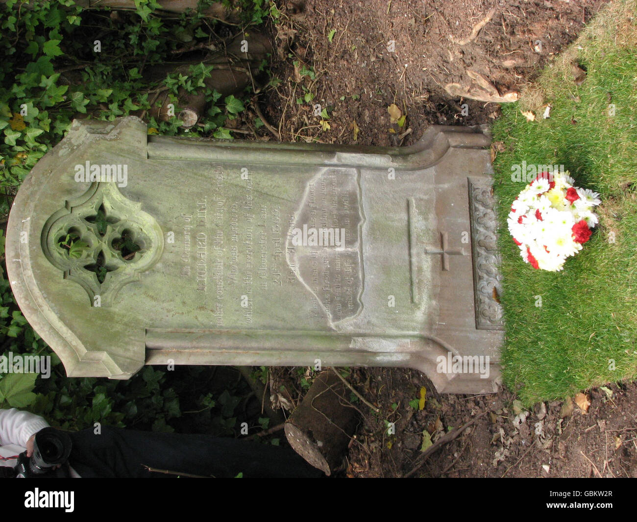 Das Grab von PC Richard Hill auf dem Arnos Val Cemetery, Bristol. Das Grab wird heute dank der Bemühungen einer Polizeiarbeiterin, Elaine Rees, neu eingeweiht, die entdeckte, dass ihr Vorfahre PC Hill vor 140 Jahren ermordet hatte. Stockfoto