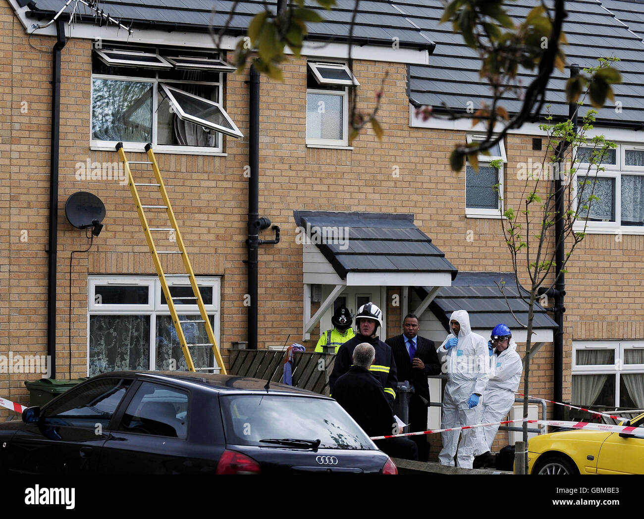 Zwei Kinder sterben beim Hausbrand in Hudderfield. Ein Haus in Huddersfield, West Yorkshire, in dem zwei kleine Jungen nach einem Brand auf dem Grundstück starben. Stockfoto