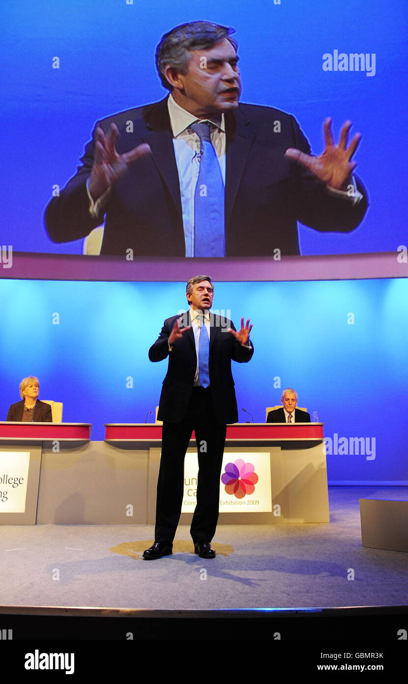 Premierminister Gordon Brown bei der Eröffnungssitzung der Jahreskonferenz des Royal College of Nursing (RCN) in Harrogate. Stockfoto