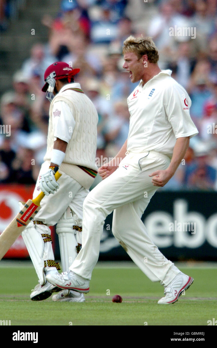 Cricket - npower Third Test - England gegen Westindien - Tag 1. Andrew Flintoff, Englands, feiert das Bowlen von Ramnaresh Sarwan für 40 Stockfoto