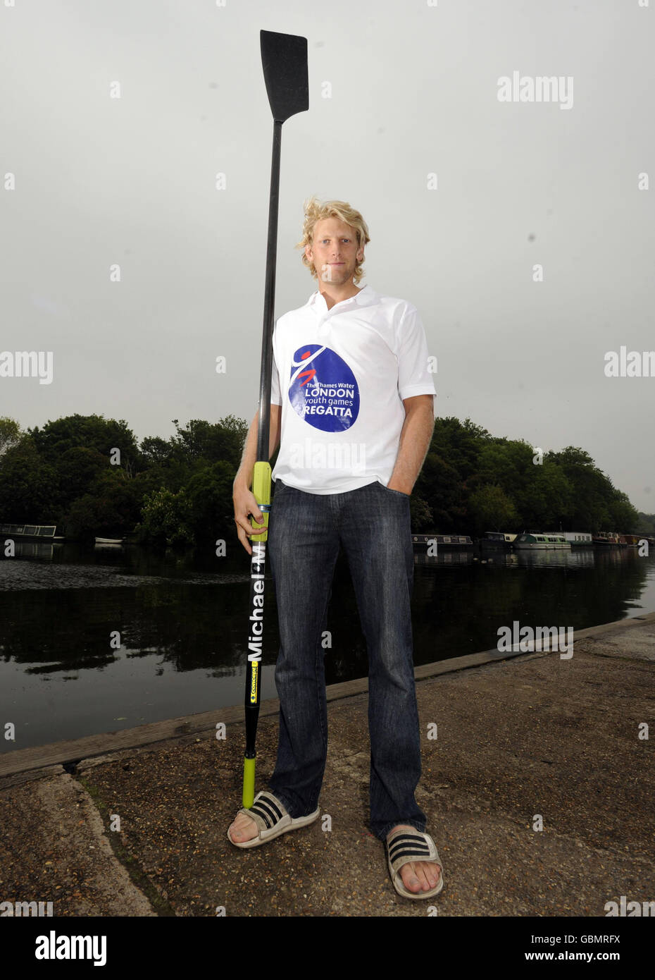 Olympic Gold Medalist Andy Hodge posiert während einer Trainingseinheit im Molesey Boat Club, Molesey. Stockfoto