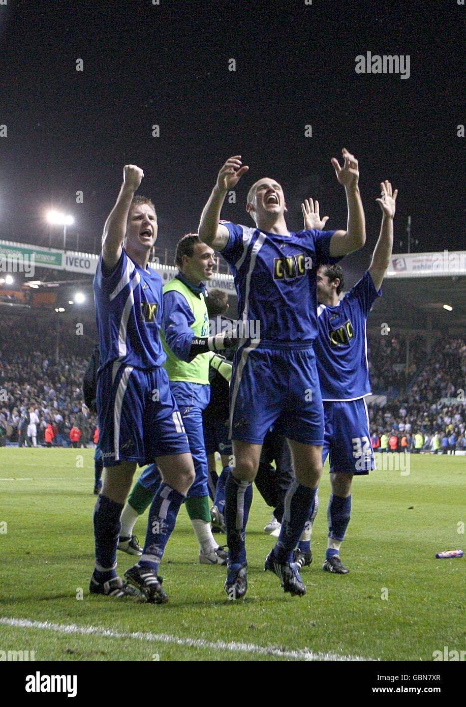 Fußball - Coca-Cola Football League One - Play Off Semi Final - Second Leg - Leeds United gegen Millwall - Elland Road. Die Spieler von Millwall feiern nach dem letzten Pfiff. Stockfoto