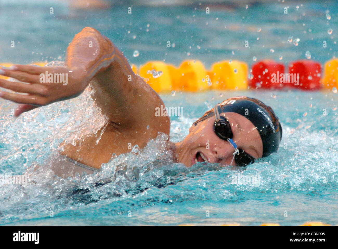 Schwimmen - Olympische Spiele 2004 in Athen - 200 m Freistil der Frauen - Halbfinale. Die deutsche Franziska van Almsick in Aktion Stockfoto