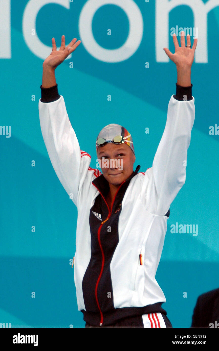 Schwimmen - Olympische Spiele 2004 in Athen - 200 m Freistil der Frauen - Halbfinale. Die Deutsche Franziska van Almsick vor ihrem Rennen Stockfoto