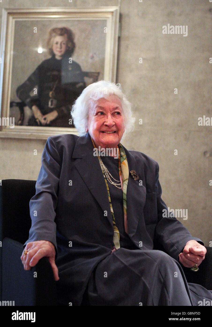 Dr. Winnie Ewing bei der Enthüllung ihres Porträts im schottischen parlament in Edinburgh. Stockfoto