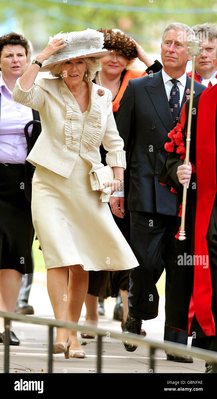 Der Prinz von Wales und die Herzogin von Cornwall verlassen Westminster Abbey im Zentrum von London, nachdem sie an einem Gottesdienst mit Gedenkfeier, Feier und Umwidmung zum 90. Jahrestag der Organisation Combat Stress teilgenommen haben. Stockfoto