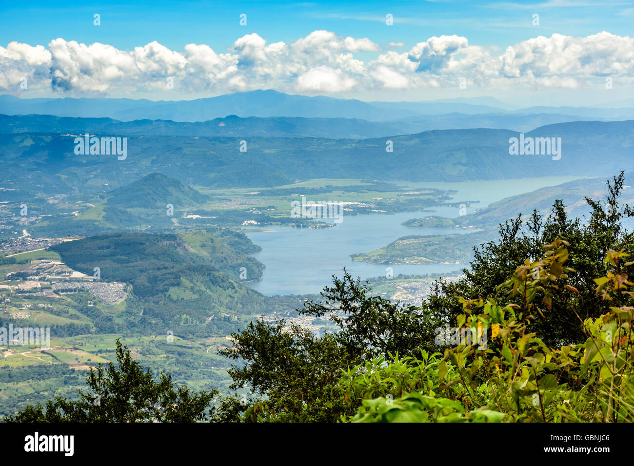 Blick vom Hügel in der Nähe von Antigua des Lago amatitlan in der Nähe von Guatemala City, Mittelamerika Stockfoto