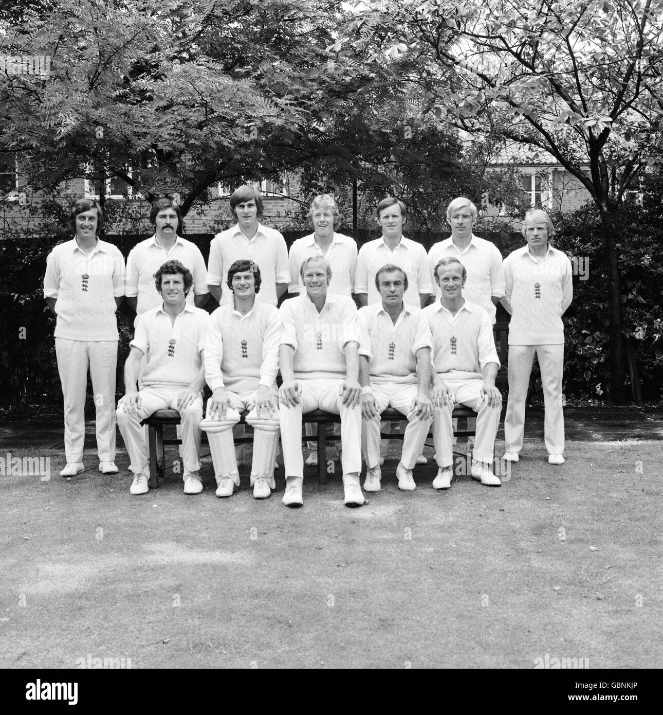 England: (Hintere Reihe, l-r) Bob Woolmer, Graham Gooch, Chris Old, Peter Lever, Dennis amiss, David Steele, Barry Wood; (erste Reihe, l-r) John Snow, Alan Knott, Tony Greig, John Edrich, Derek Underwood Stockfoto