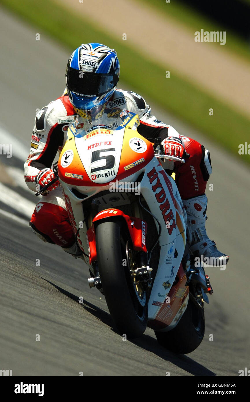 Sheffield's Karl Harris während der VISK British Superbike Championship Trainingseinheit im Donington Park, Castle Donington. Stockfoto