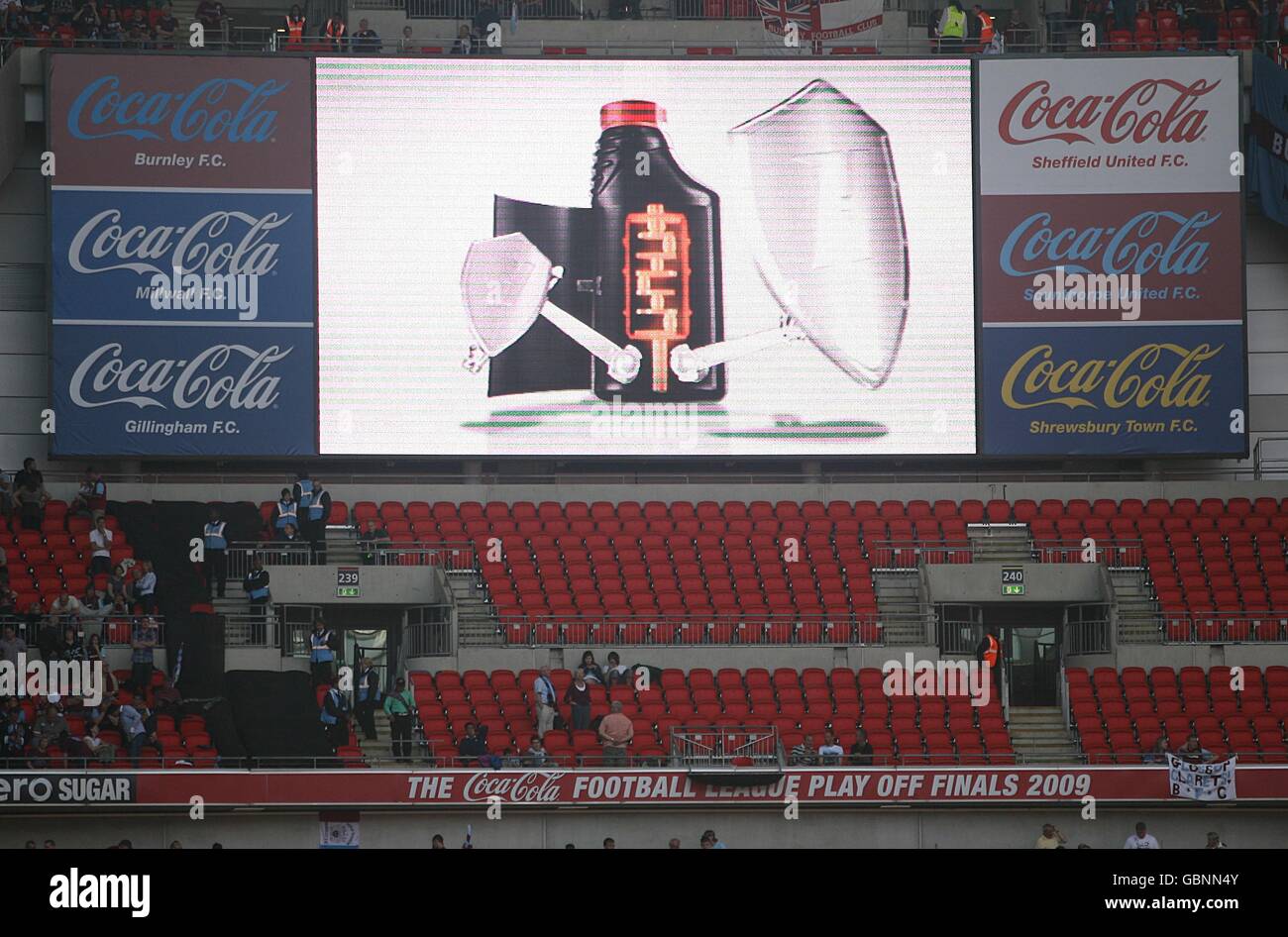 Fußball - Coca-Cola Football League Championship - Play Off - Finale - Burnley gegen Sheffield United - Wembley Stadium. Ein Blick auf den großen Bildschirm zur Halbzeit Stockfoto