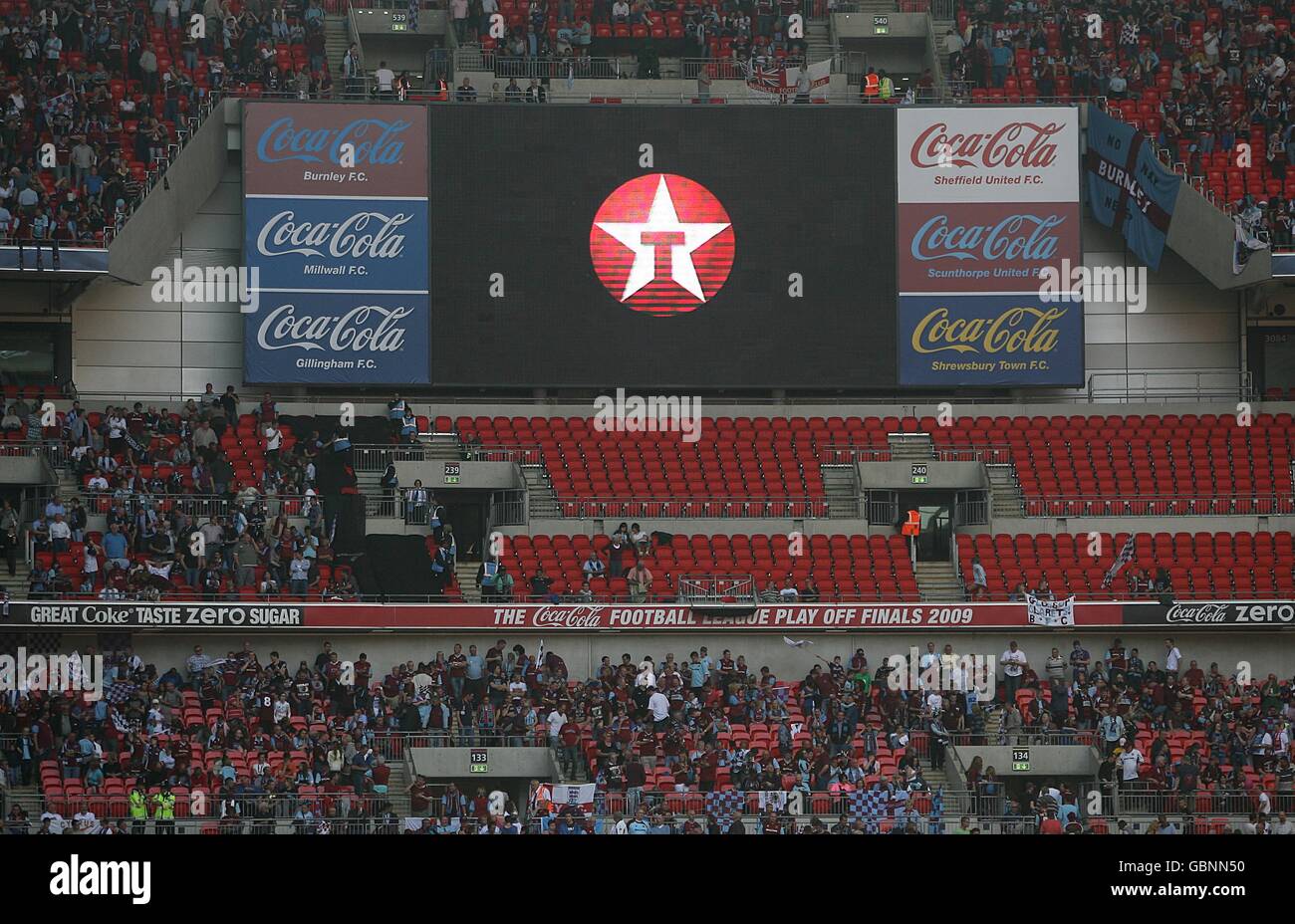 Fußball - Coca-Cola Football League Championship - Play Off - Finale - Burnley gegen Sheffield United - Wembley Stadium. Ein Blick auf den großen Bildschirm zur Halbzeit Stockfoto
