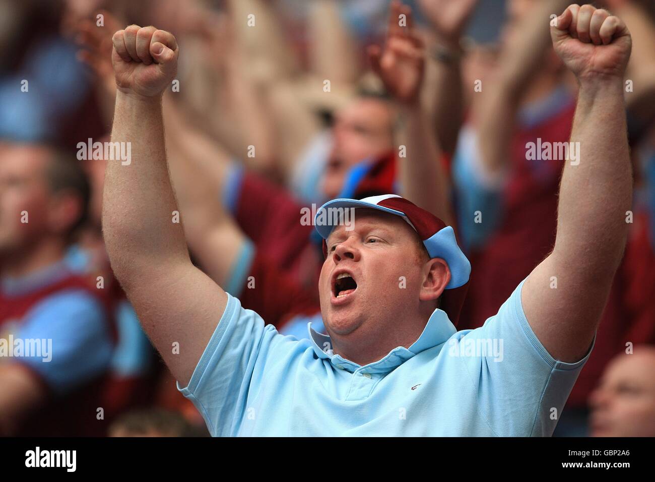 Fußball - Coca-Cola Football League Championship - Play Off - Finale - Burnley gegen Sheffield United - Wembley Stadium. Ein Burnley-Fan auf der Tribüne Stockfoto