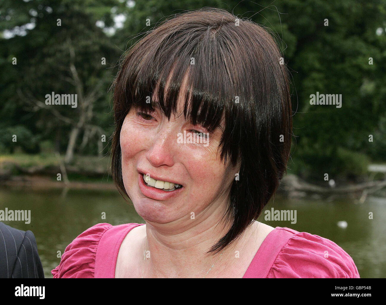 Jamie Moreland ertrinkt. Michelle Moreland, Mutter von Jamie Moreland, 15, bei einem Appell der Polizei wegen des Todes ihres Sohnes in Belfast. Stockfoto