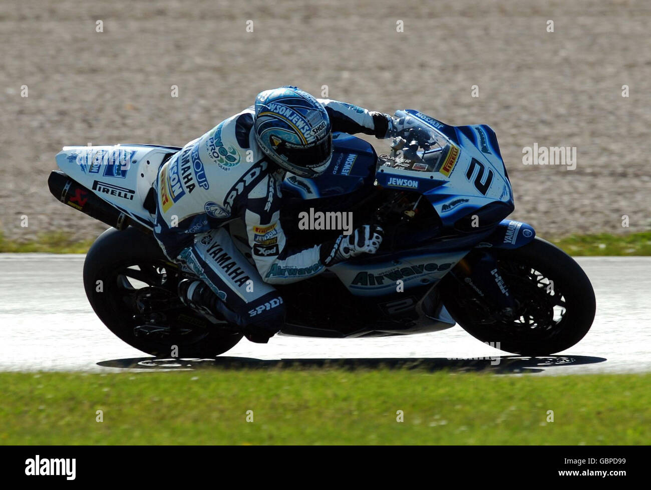 Moto - VISK British Superbike Championship - Qualifying - Donington Park. Leon Camier von Wimborne fährt fort, während des zweiten Qualifyings im Donington Park, Castle Donington, die Pole Position zu erobern. Stockfoto