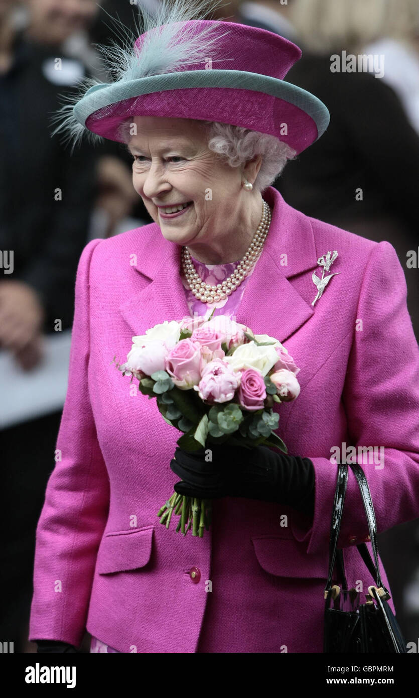 Die britische Königin Elizabeth II. Bei einem Besuch der Coram-Kinderhilfe auf dem Londoner Campus am Meckenburgh Square in London. Stockfoto