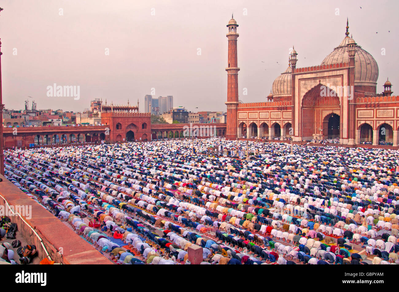 Neu-Delhi, Indien. 7. Juli 2016. Muslim bietet Eidgebet bei Jama Masjid. Bildnachweis: Mohak Mehta/Alamy Live-Nachrichten Stockfoto