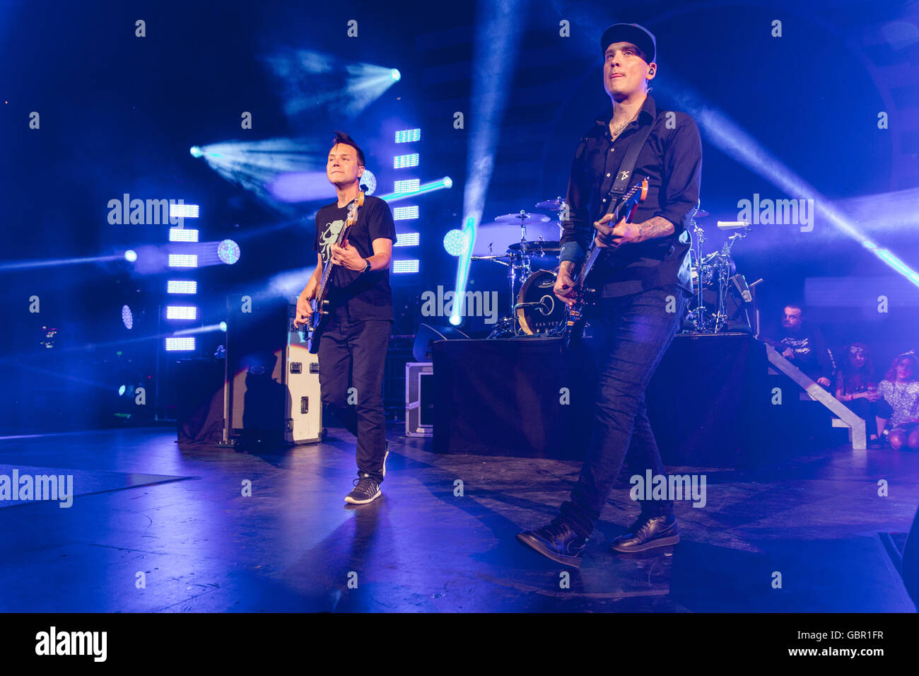 Milwaukee, Wisconsin, USA. 5. Juli 2016. MARK HOPPUS (L) und MATT SKIBA von Blink-182 Höchstleistungen live Henry Maier Festival Park beim Sommerfest in Milwaukee, Wisconsin © Daniel DeSlover/ZUMA Draht/Alamy Live News Stockfoto