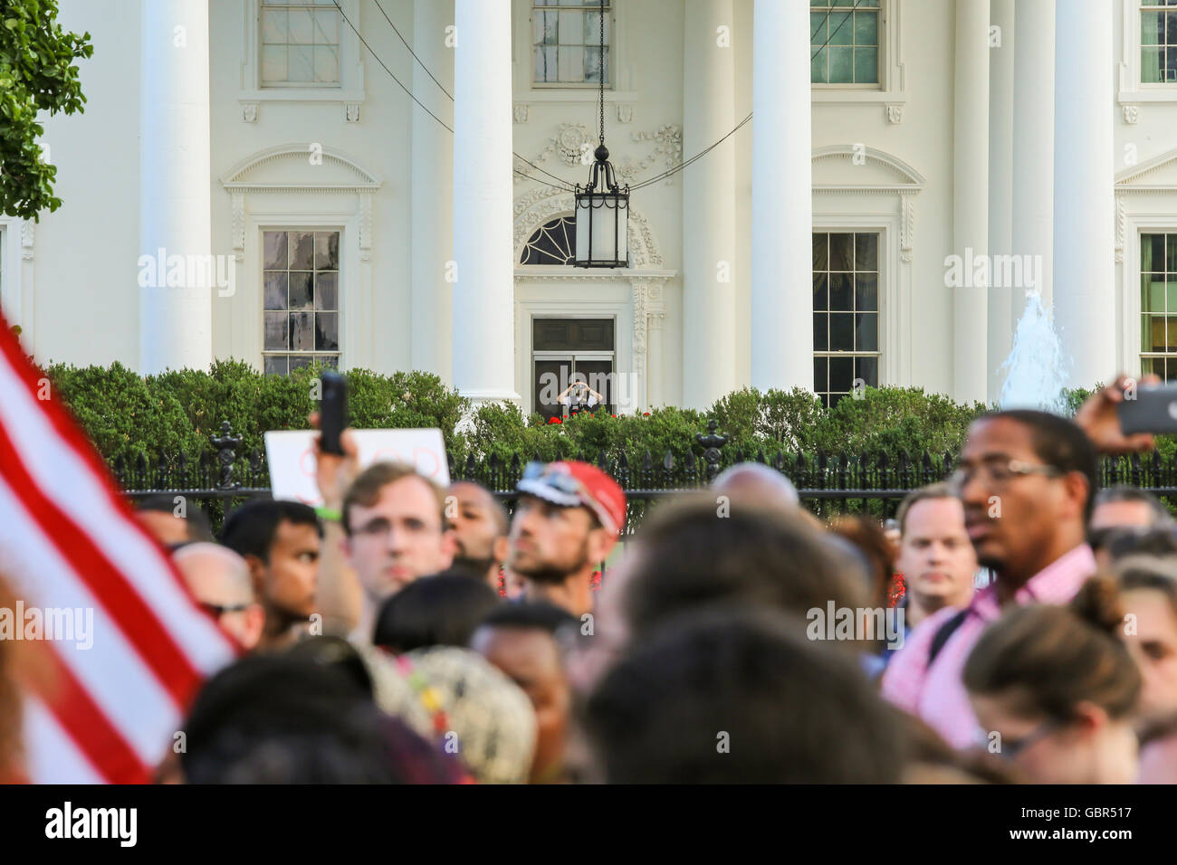 Demonstranten versammeln sich vor dem weißen Haus nach den letzten Polizei Shootings Alton Sterling und Philando Kastilien beteiligt Stockfoto