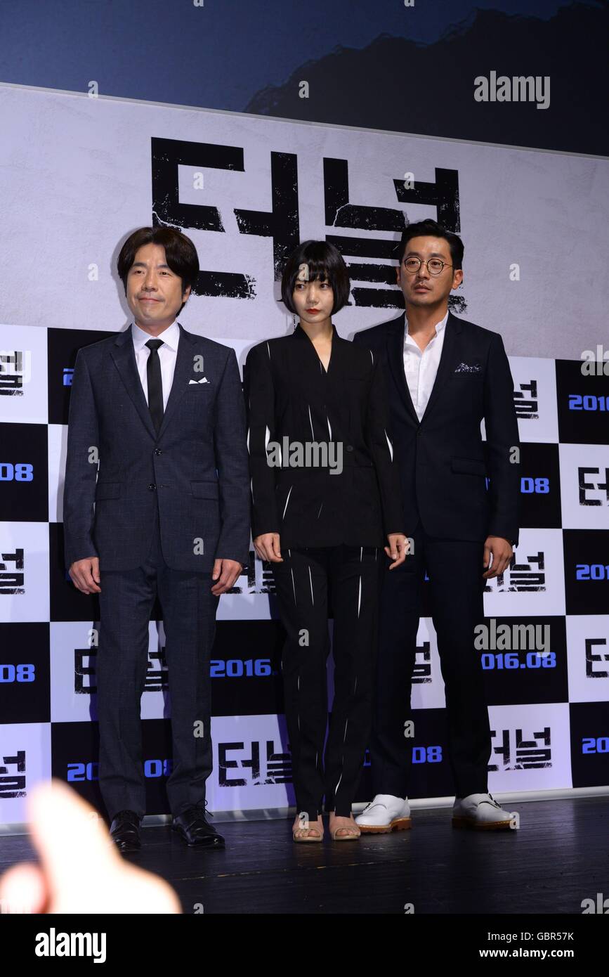 Seoul, Korea. 7. Juli 2016. Jung-woo Ha, Du-Na Bae und Dal-Su Oh teilnehmen Produktion Konferenz der Tunnel in Seoul, Korea am 7. Juli 2016. (China und Korea Rechte heraus) © TopPhoto/Alamy Live-Nachrichten Stockfoto