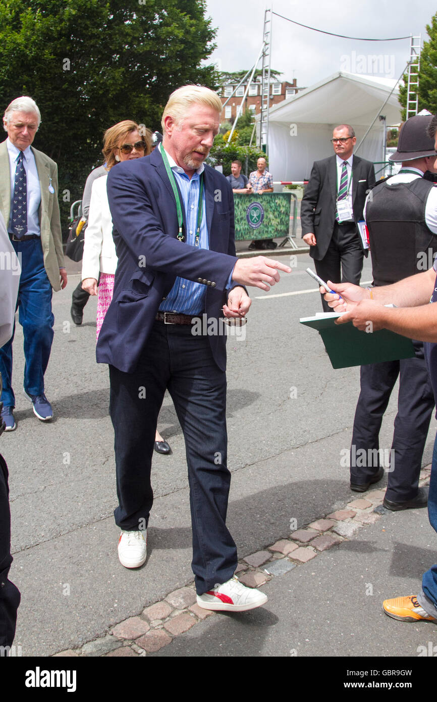 Wimbledon London, UK. 8. Juli 2016. 3 Mal Wimbledon Champion und aktuelle Trainer von Novak Djokovic auf Singles Männer halb Finaltag des 2016 Wimbledon Tennis-Meisterschaften kommt: Amer Ghazzal/Alamy Live-Nachrichten Stockfoto