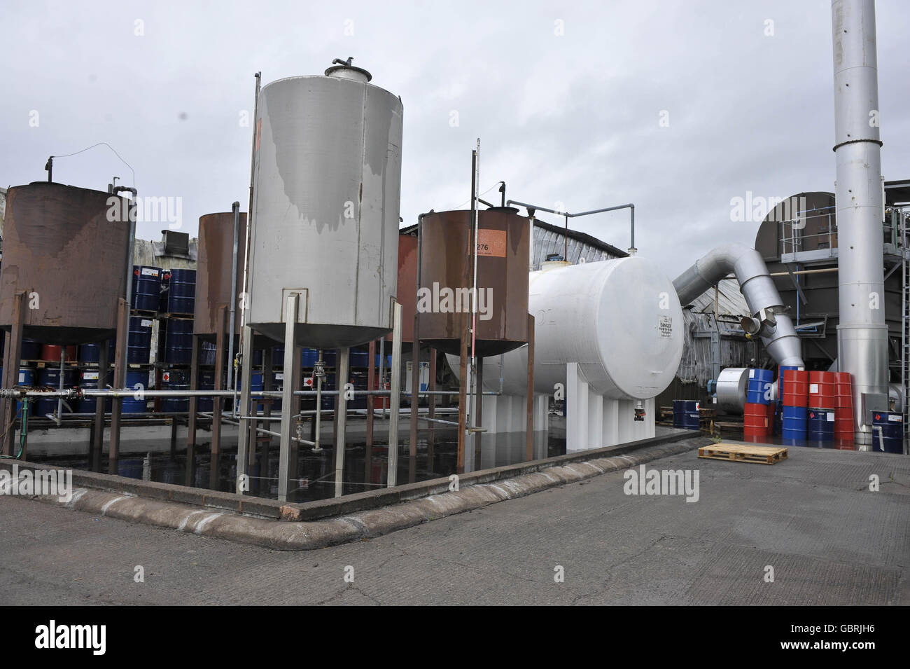 Ein allgemeiner Blick auf den Brandort auf einem Industriegelände an der Glendower Road, Hereford. Stockfoto