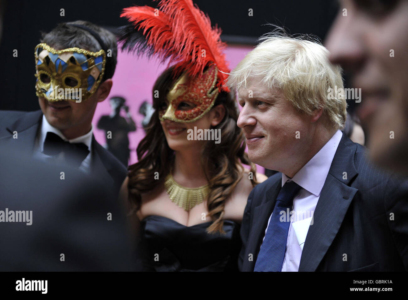 Boris Johnson, Bürgermeister von London, während des Maskenballs der Courvoisier Square Mile im Natural History Museum im Zentrum von London. Stockfoto