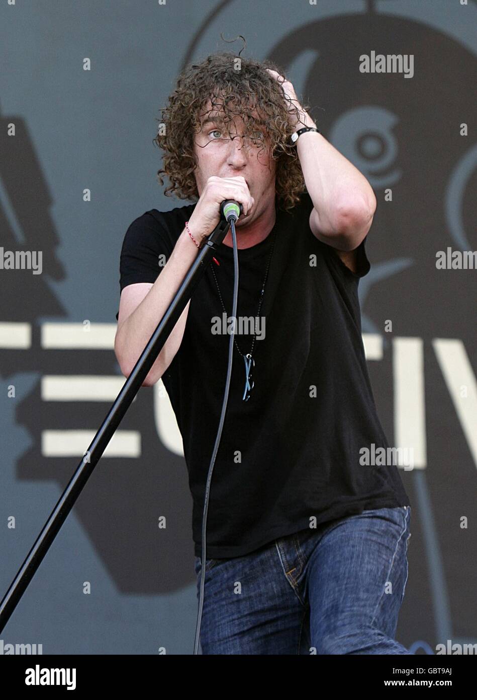 Matt Bowman von den Pigeon Detectives tritt während des Isle of Wight Festivals in Newport auf der Isle of Wight auf. Stockfoto