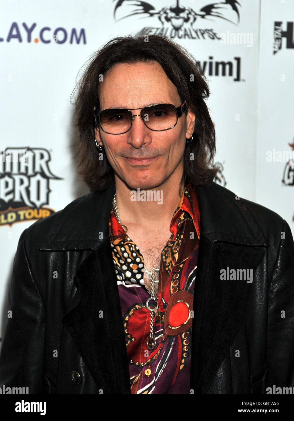 Steve Vai kommt am Konzertort Indigo an, um die Metal Hammer Golden Gods Awards in der O2 Arena in Greenwich South East London zu erhalten. Stockfoto