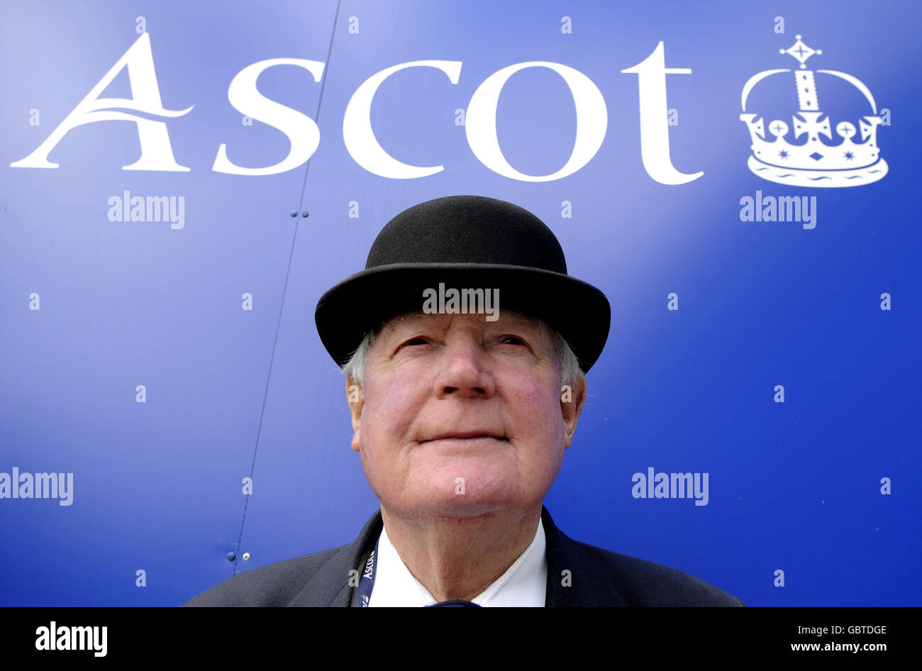 Pferderennen - Royal Ascot - Tag Vier - Ascot Racecourse. Am vierten Tag des Royal Ascot steht auf der Ascot Racecourse, Berkshire, ein Ascot-Gateeman. Stockfoto