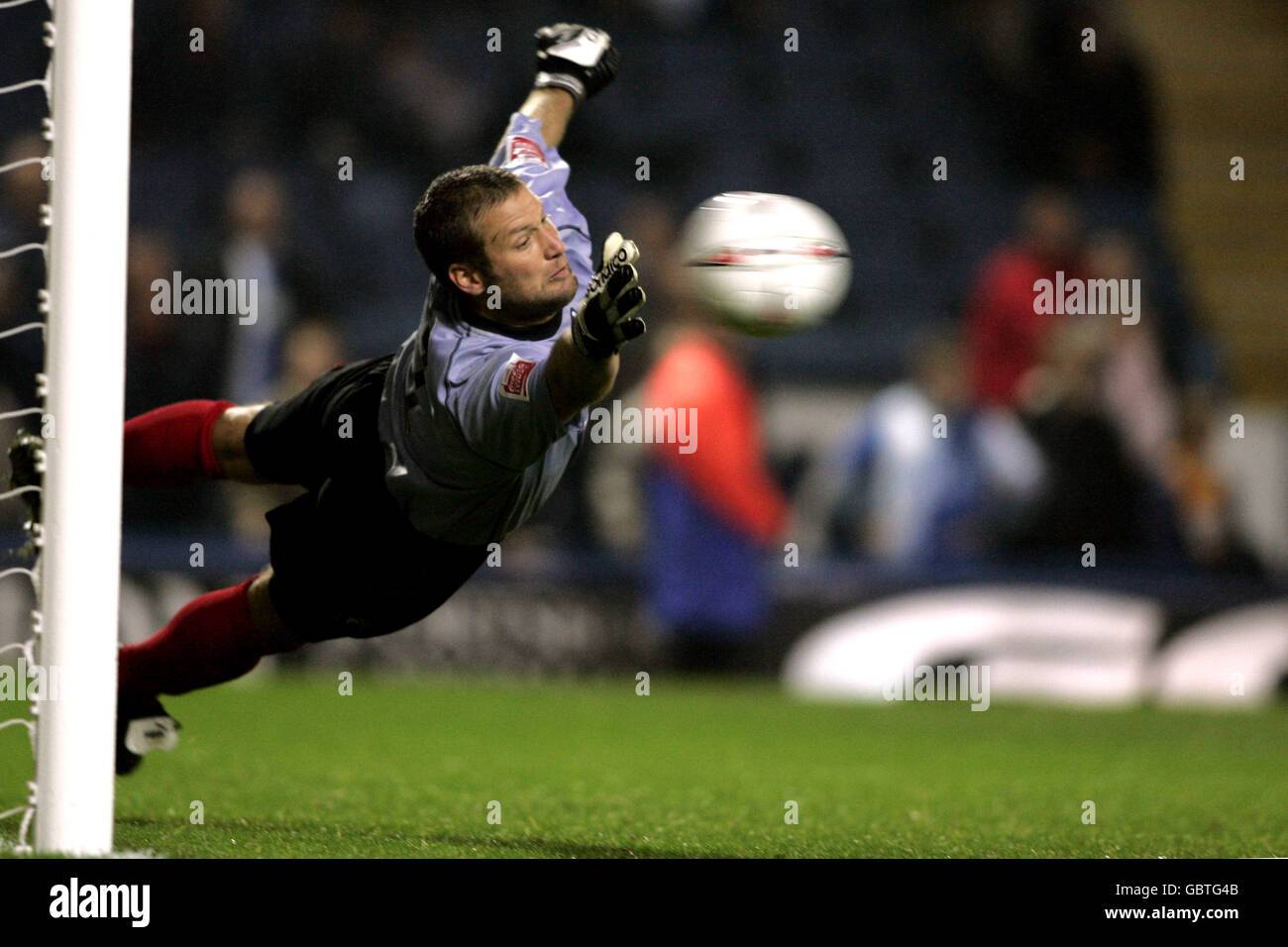 Fußball - Carling Cup - zweite Runde - Blackburn Rovers gegen Bournemouth. Neil Moss, Torhüter von Bournemouth, rettet eine Strafe Stockfoto