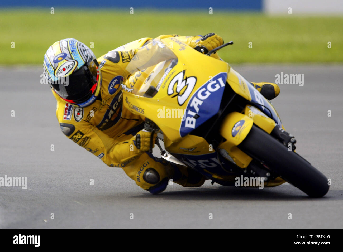 Motorradfahren - großer Preis von Großbritannien - Moto GP - Qualifikation. Max Biaggi in Aktion Stockfoto