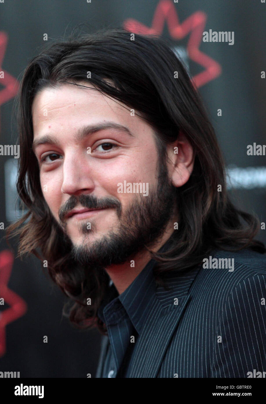 Diego Luna kommt zur Premiere seines Films 'Rudo Y Cursi' in die Cineworld Edinburgh. Stockfoto