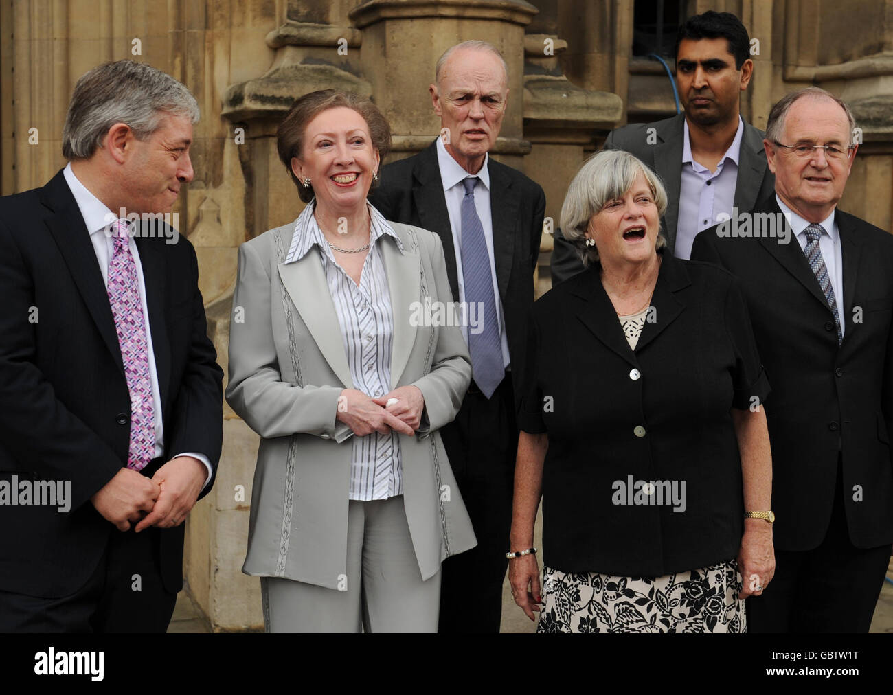 Kandidaten für die Unterhaussprecherin (von links nach rechts) John Bercow, Margaret Beckett, Richard Shepherd, Ann Widdecombe, Parmjit Dhanda, Und Sir Alan Beith vor der heutigen Abstimmung vor dem Unterhaus. Stockfoto