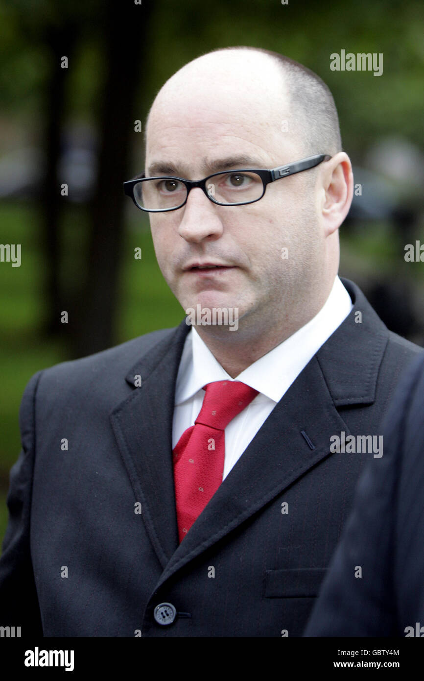 Non Sport - Warrington Crown Court - John Hyland Erpressung Fall. John Hyland trifft am Crown Court von Warrington ein, dem vorgeworfen wird, Wayne Rooneys Fußballagenten Paul Stretford erpresst zu haben Stockfoto