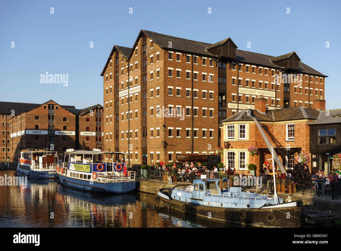 Blick über historische Gloucester Docks und restaurierten alten Lagerhäusern, Gloucestershire, UK Stockfoto