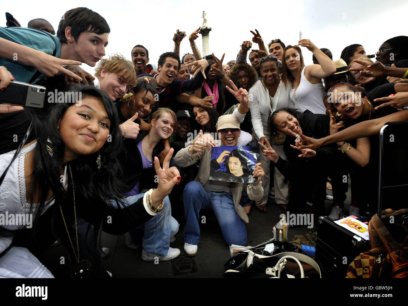 Michael Jackson Flash Mob – London. Nach dem Tod des Sängers gestern Abend versammeln sich Michael Jackson-Fans auf dem Londoner Trafalgar Square. Stockfoto