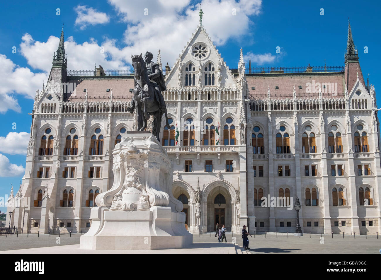 Statue von Gyula Andrassy, Staatsmann und Premierminister, außerhalb der Ungarischen Parlament, Kossuth Lajos Platz, Budapest, Ungarn. Stockfoto
