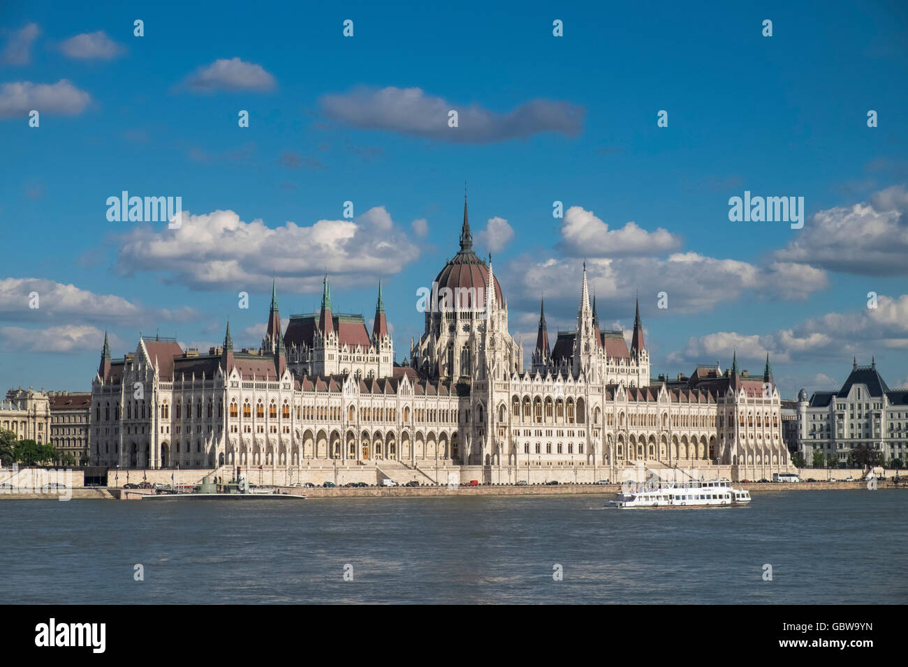 Gotische äußere Architektur des ungarischen Parlamentsgebäude, angrenzend an Donau, Budapest, Ungarn Stockfoto