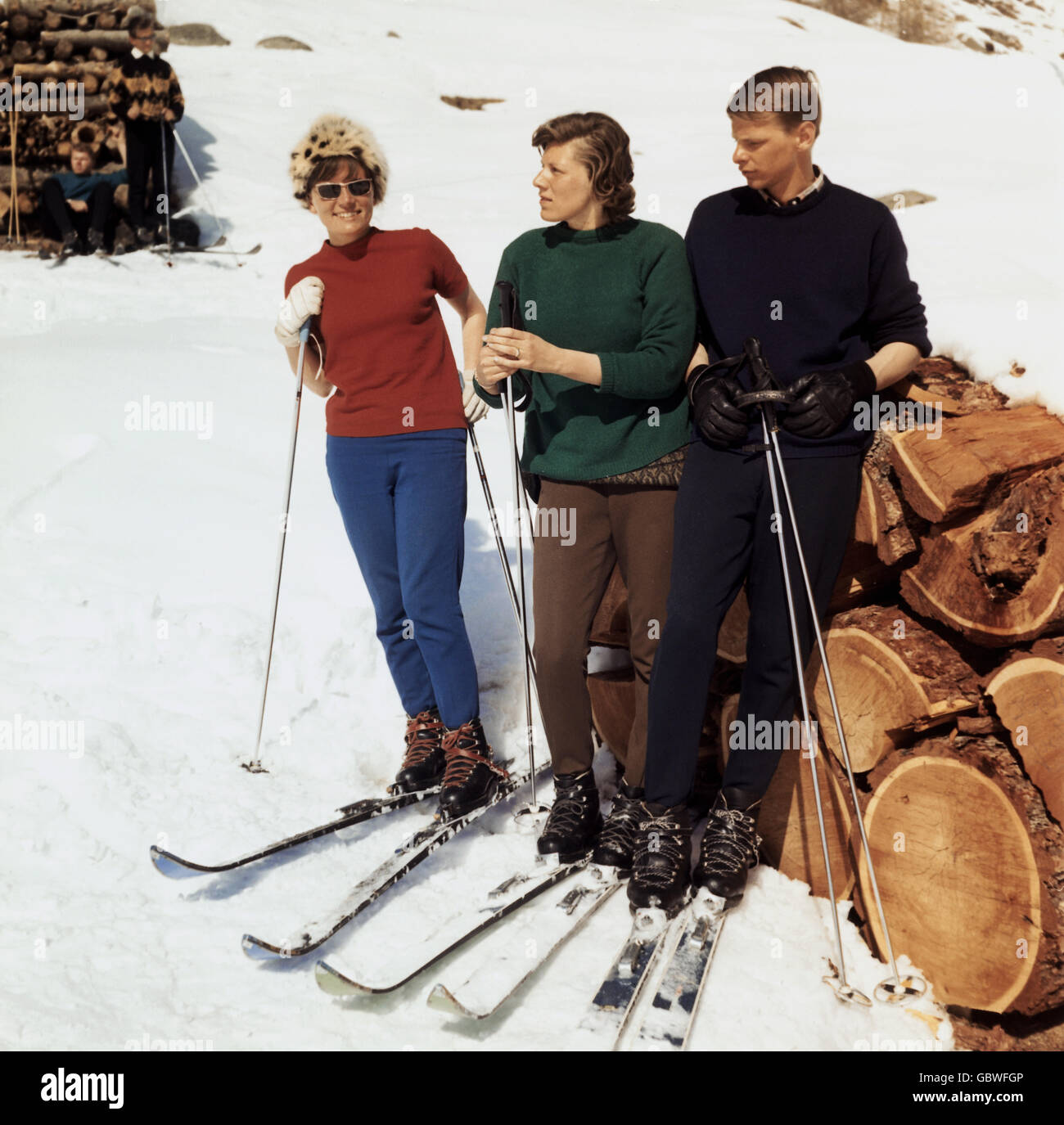 Sport, Wintersport, Ski, Ski alpin, Gruppe von ruhenden Skifahrer, 1960er, , zusätzliche-Rechte-Clearences-not available Stockfoto