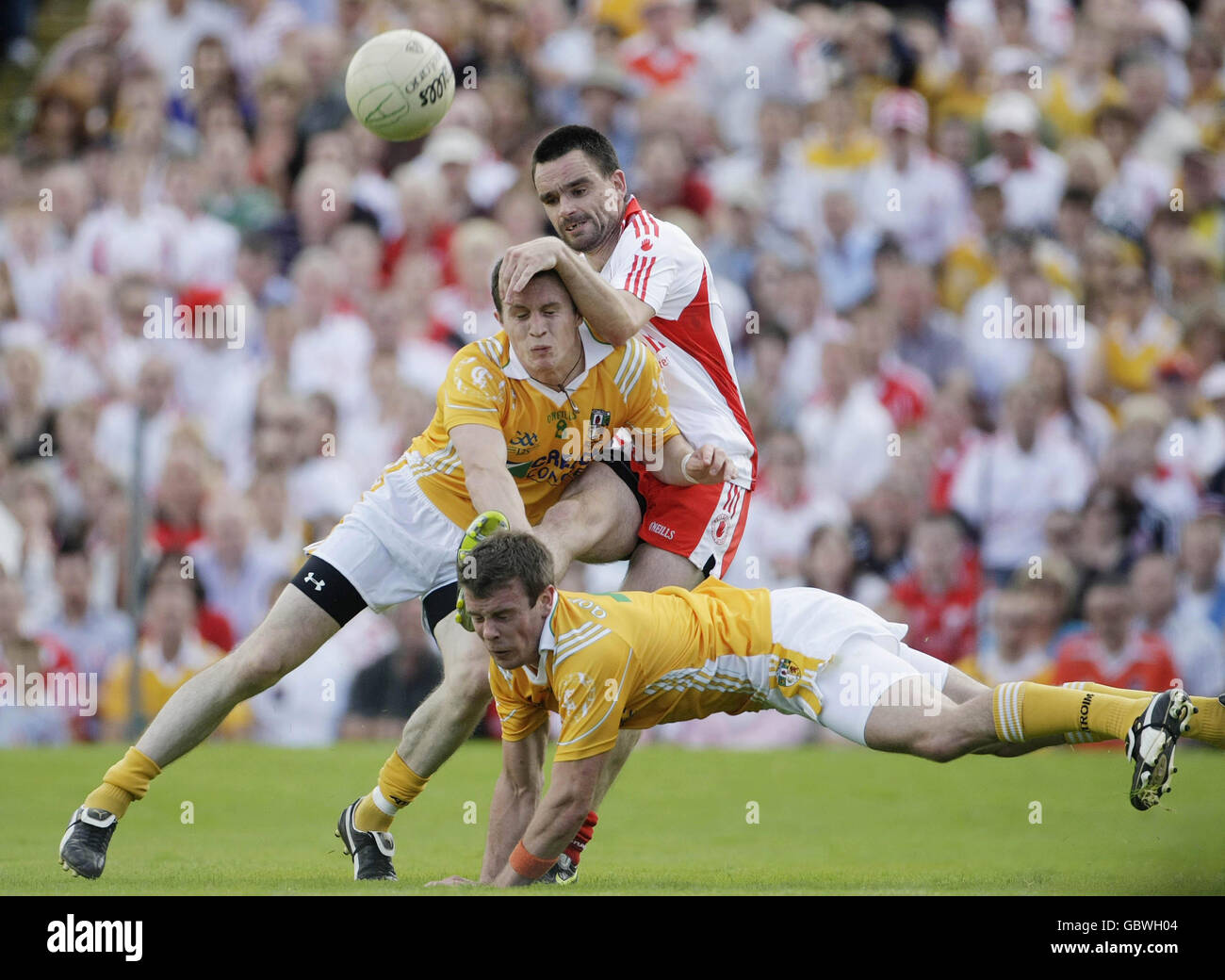 Gaelic Football - Ulster Meisterschaft Finale - Tyrone V Antrim - St-Tiernachs-Park Stockfoto