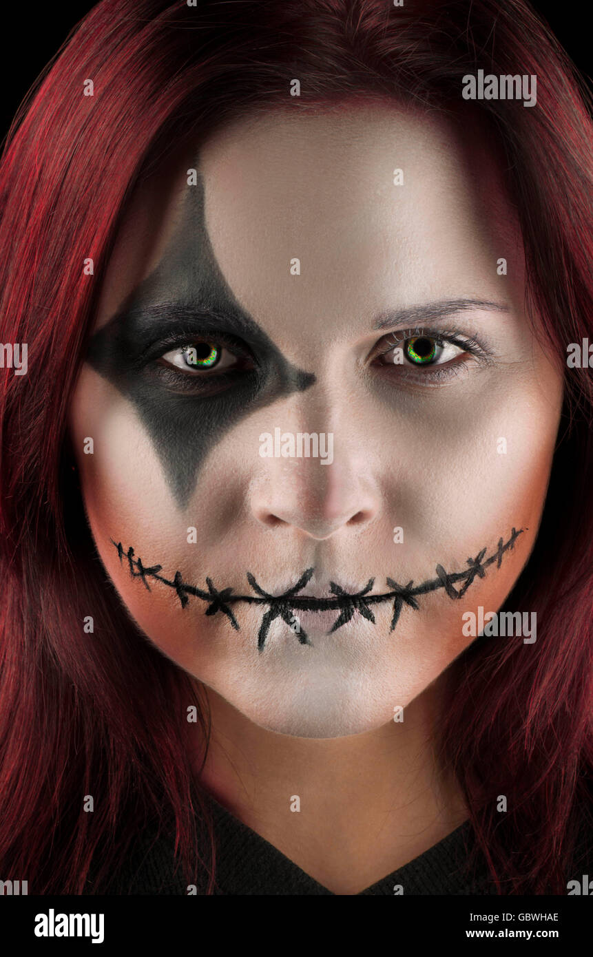Horror-Portrait von Frau mit genähten Mund Stockfoto